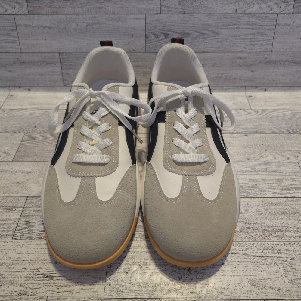 De Florance "Vintage Sneaker" New‎ With Tags US Woman's 10.5 White & Black